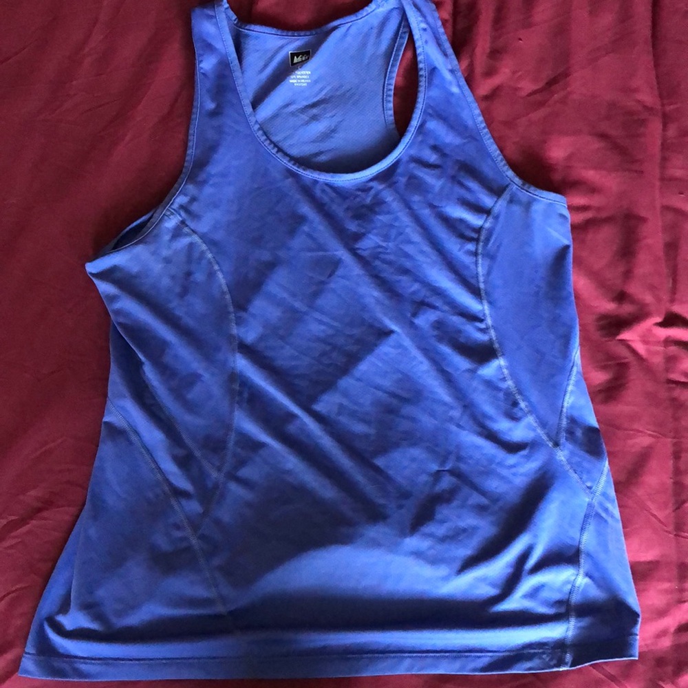 Size L women’s REI tank